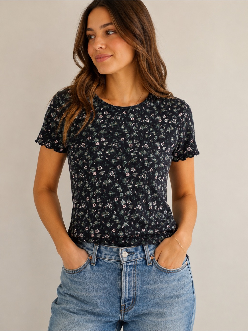 SO dark navy Floral Short Sleeve Crewneck Tee slightly cropped
